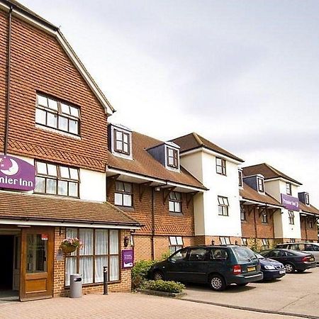 Premier Inn London Gatwick Airport South - London Road Crawley  Buitenkant foto