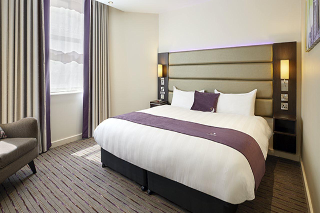Premier Inn London Gatwick Airport South - London Road Crawley  Buitenkant foto