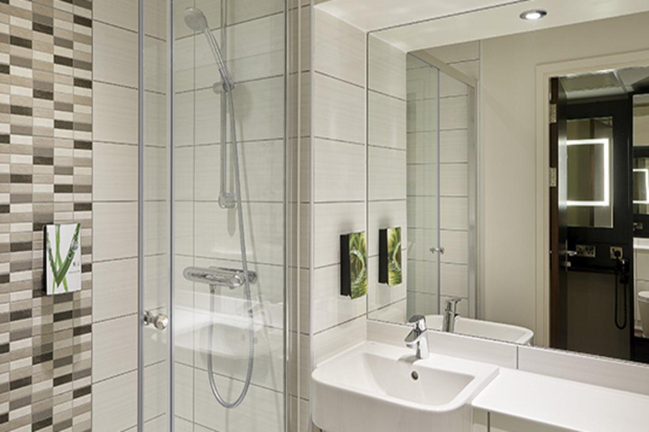 Premier Inn London Gatwick Airport South - London Road Crawley  Buitenkant foto