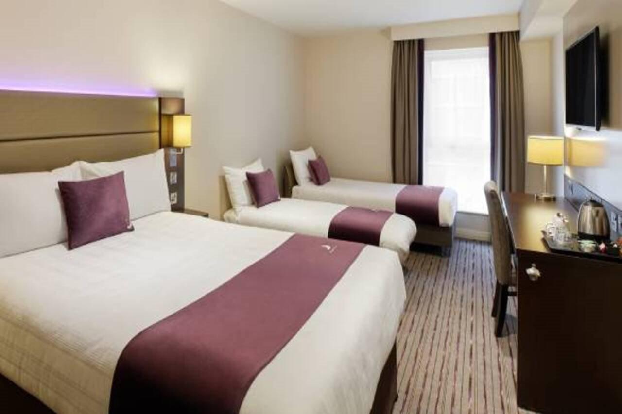Premier Inn London Gatwick Airport South - London Road Crawley  Buitenkant foto