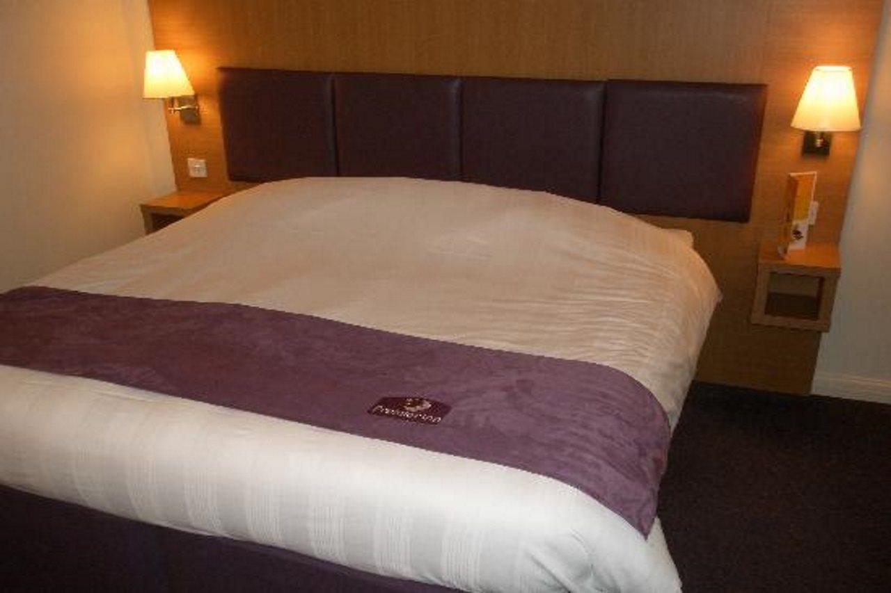Premier Inn London Gatwick Airport South - London Road Crawley  Buitenkant foto