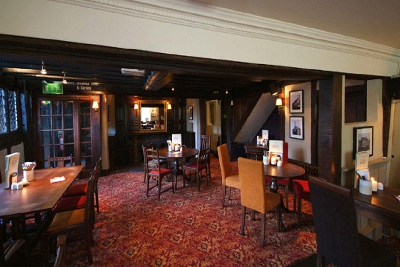 Premier Inn London Gatwick Airport South - London Road Crawley  Buitenkant foto