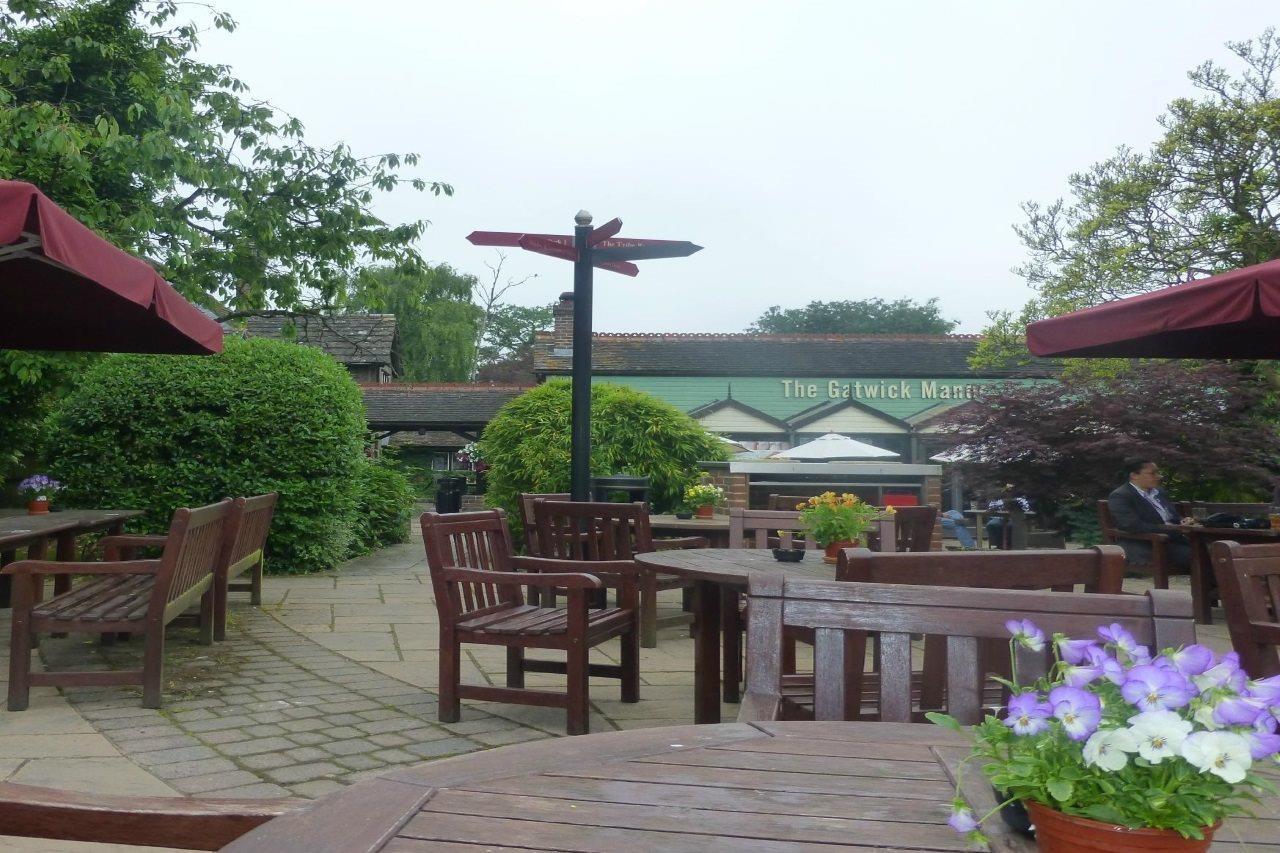 Premier Inn London Gatwick Airport South - London Road Crawley  Buitenkant foto