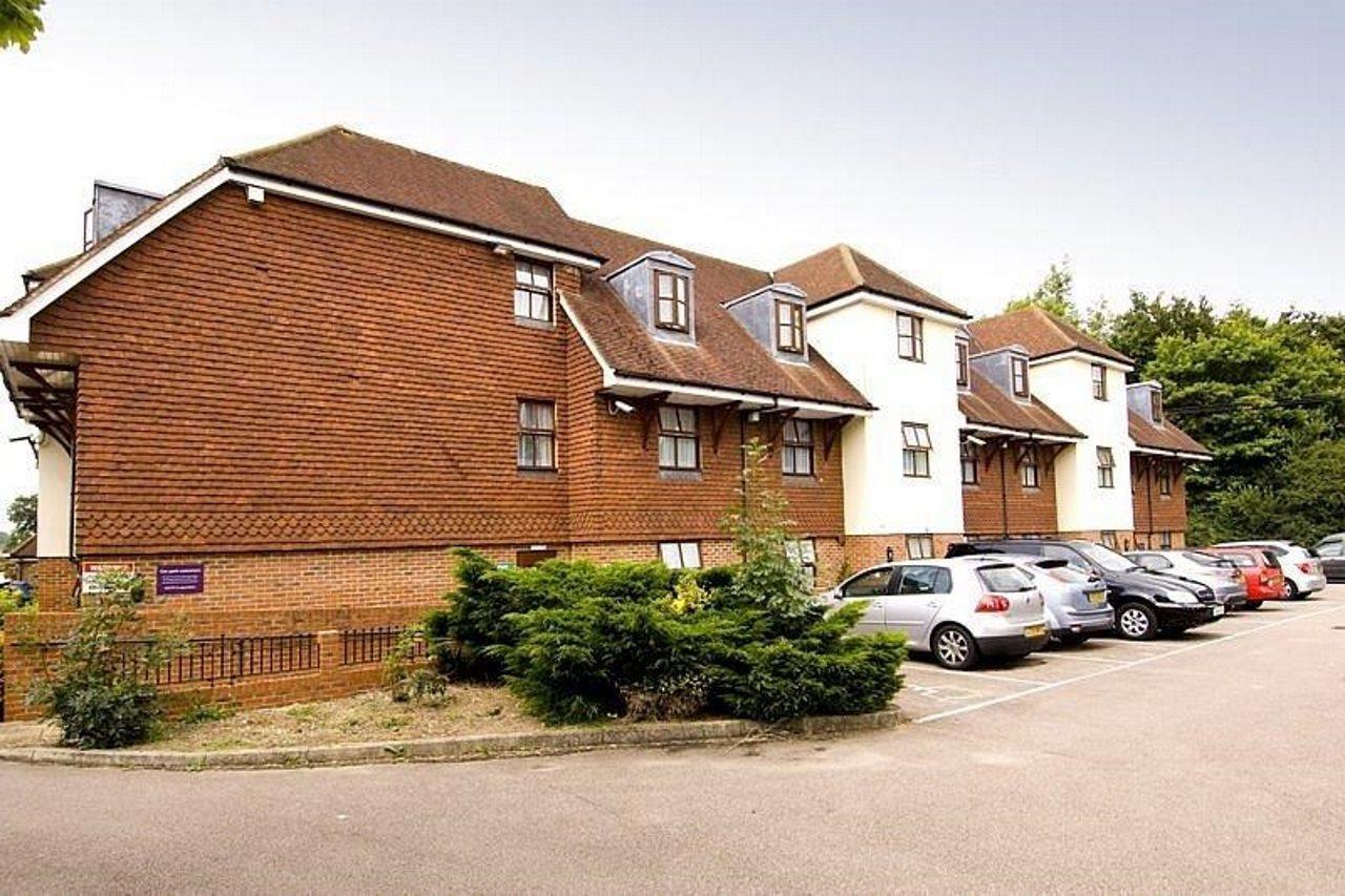 Premier Inn London Gatwick Airport South - London Road Crawley  Buitenkant foto