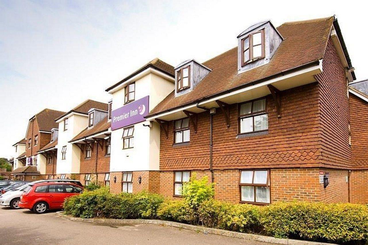 Premier Inn London Gatwick Airport South - London Road Crawley  Buitenkant foto