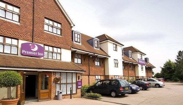 Premier Inn London Gatwick Airport South - London Road Crawley  Buitenkant foto